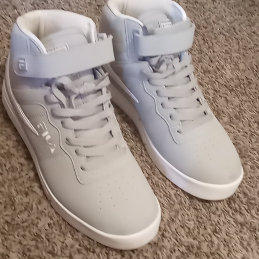 Grey an white filas
